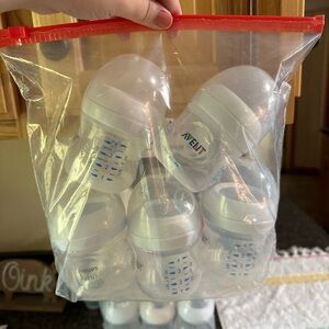 Philips AVENT 4oz Natural Baby Bottles and Flow 1 Natural Response Nipples